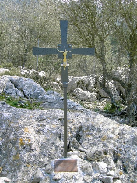 Feldkreuz.jpg - Mallorca-Wanderungen - 16.03.2009 Biniaraix   Ende Aufstieg - Feldkreuz  