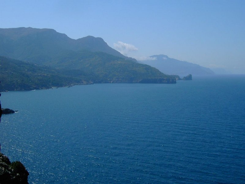Na_Foradada.jpg - Mallorca-Wanderungen - 23.03.2009 Port de Soller   vom Punta den Canet - Küste Richtung Süden 