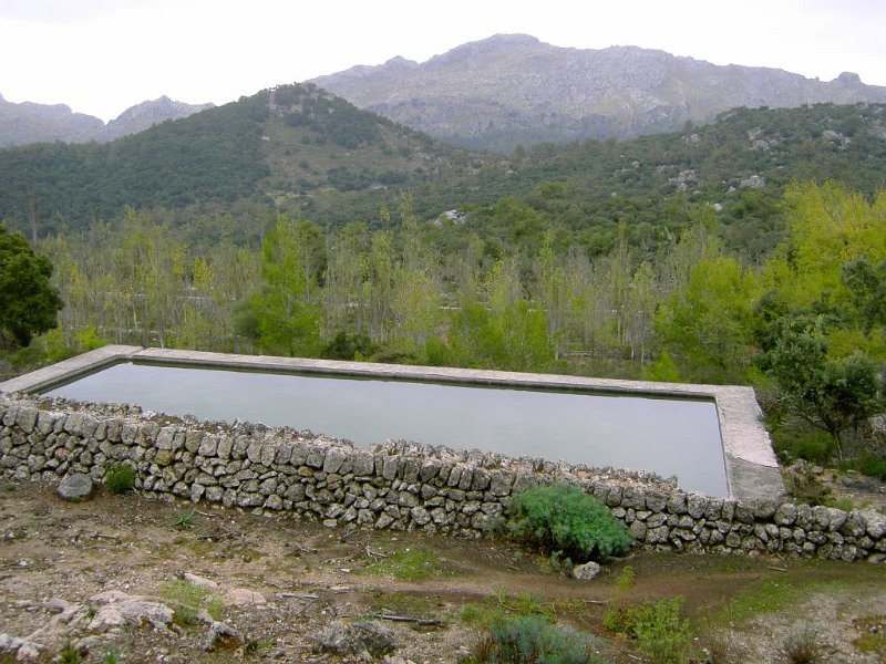 Schwimmbecken.jpg - Mallorca-Wanderungen - 17.10.2009 Tomir   vom Weg - Schwimmbecken ?