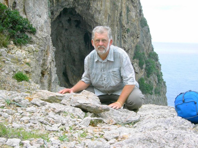 vor_der_Hexenhoehle.jpg - Mallorca-Wanderungen - 26.10.2009 Mortitx, Hexenhöhle   vor der Höhle - Selfie
