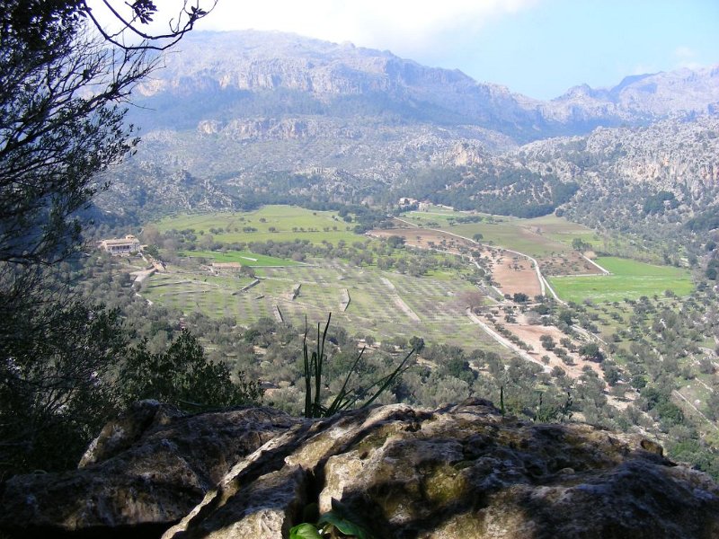 100314_Blick_zurueck_Puig_Roig_A.jpg - Mallorca-Wanderungen - 14.03.2010 Sonntagswanderung    Anhöhe beim Kloster Lluc - Blick zurück zum Puig Roig (A)