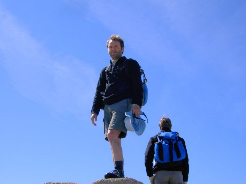 100317_keiner_ist_hoeher.jpg - Mallorca-Wanderungen - 17.03.2010 Massanella  am Gipfel - Anton ganz oben