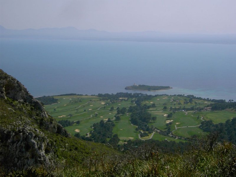 100319_Insel_Bucht_Alcudia.jpg - Mallorca-Wanderungen - 19.03.2010 Talaia d' Alcudia  Rückweg - Insel Alcanada in der Bucht von Alcudia 
