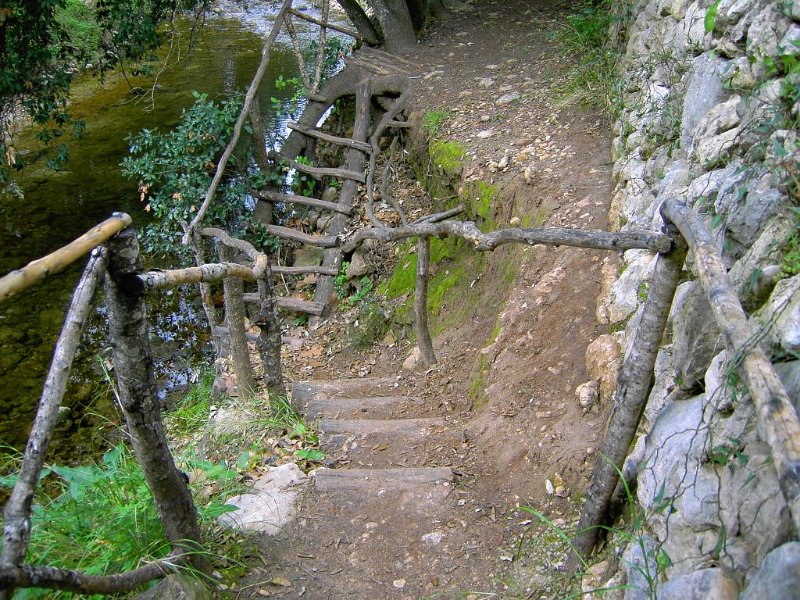 100324_Problem-Loesung_2.jpg - Mallorca-Wanderungen - 24.03.2010 Cuculla de Fartaritx  vom Hinweg - Uferabbruch, Problemlösung  