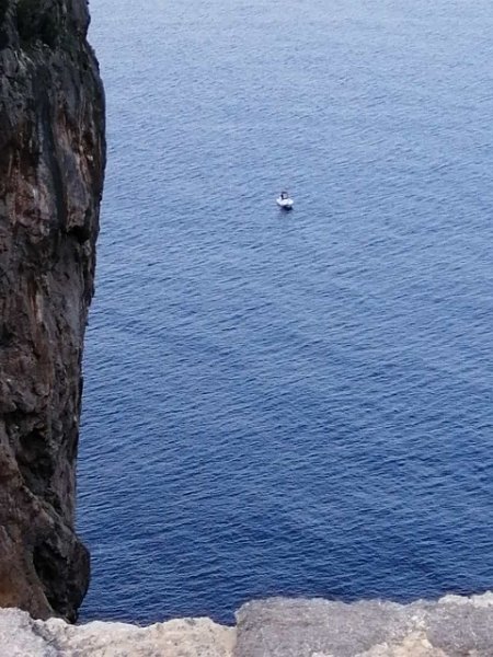 IMG-20211017-WA0009.jpg - Mallorca-Wanderungen - 17.10.2021 Mortitx   Boot bei der Hexenhöhle