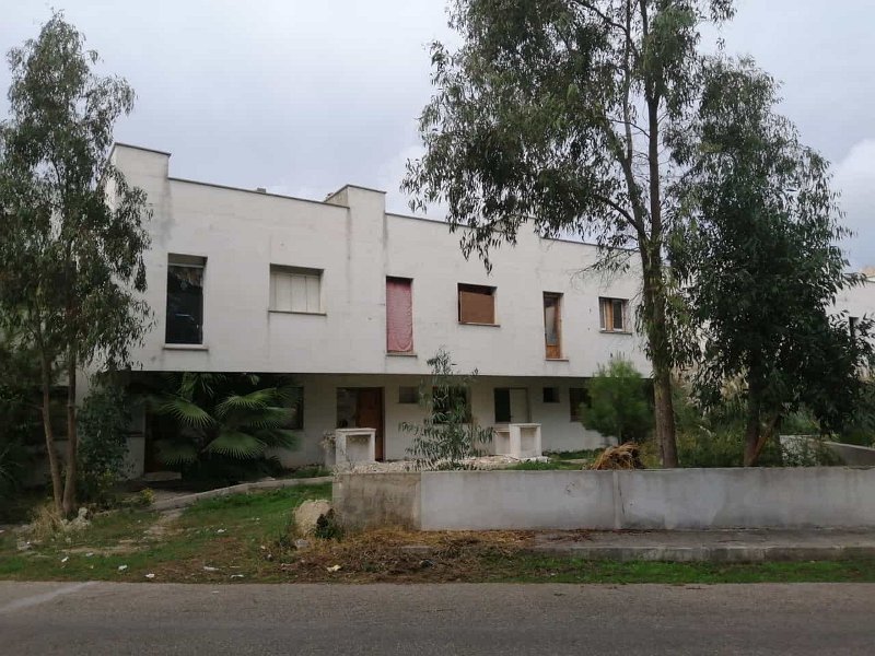 IMG-20211022-WA0006.jpg - Mallorca-Wanderungen - 22.10.2021 Can Picafort   am See l' Estany Gran: die besetzten Häuser von vorne 