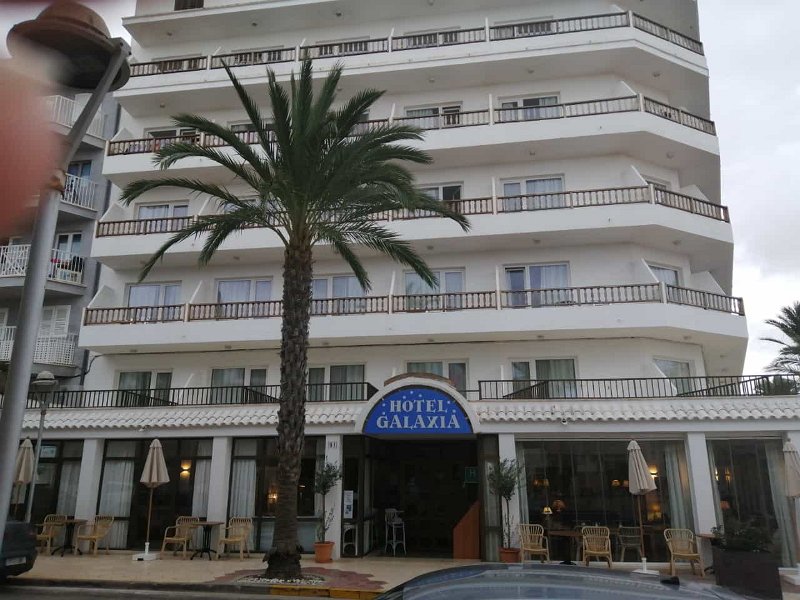 IMG-20211022-WA0015.jpg - Mallorca-Wanderungen - 22.10.2021 Can Picafort   in Can Picafort: Hotel Galaxia wird von einem Deutschen geführt   ein einfaches familiäres Hotel, da war ich auch schon untergebracht  