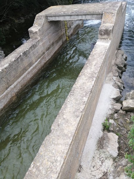 220323_Pegel_Venturi.jpg - Mallorca-Wanderungen - 23.03.2022 Albufereta (30 Hm, 19k)  Pegel an einem Venturi-Kanal