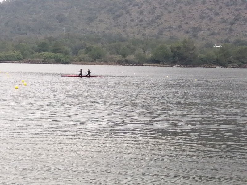 220324_Wassersport_See.jpg - Mallorca-Wanderungen - 24.03.2022 Strandwanderung nach S'Oberta (20 Hm, 20k)  Wassersport am See L'Estany Gran, zur Zeit ohne Abfluss