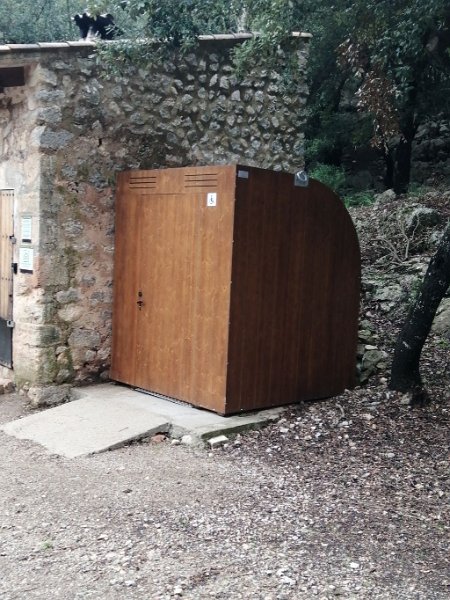 220325_Toilette.jpg - Mallorca-Wanderungen - 25.03.2022 Binifaldo über Menut (600 Hm, 27k)  behindertengerechte Toilette (versperrt) 