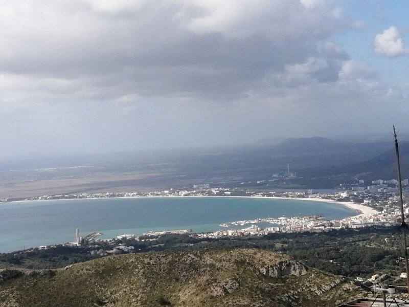 220401_Bucht_Alcudia.jpg - Mallorca-Wanderungen - 01.04.2022 La Victoria-Talaia d' Alcúdia (330 Hm, 14k)  Bucht von Alcúdia