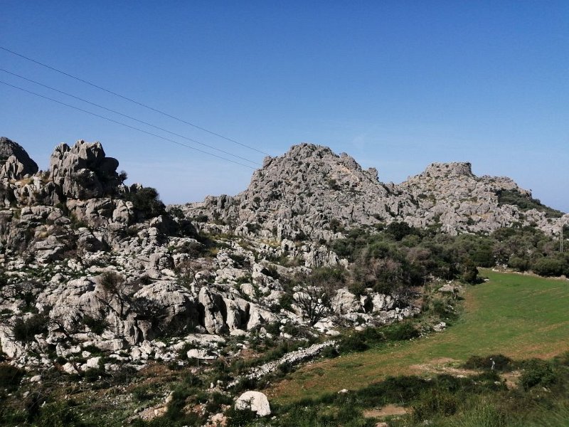 221023_Felsen.jpg - Mallorca-Wanderungen Oktober 2022 - 23.10.22 - Coll d' Ariant     Felsen zur Küste 