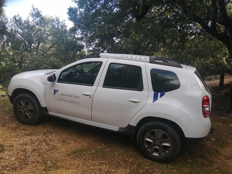 231011_Jagdaufsicht.jpg - Mallorca-Wanderungen Oktober 2023 - 11.10.23 - Galileu   (470 Hm, 17k)  Auto der Jagdaufsicht 