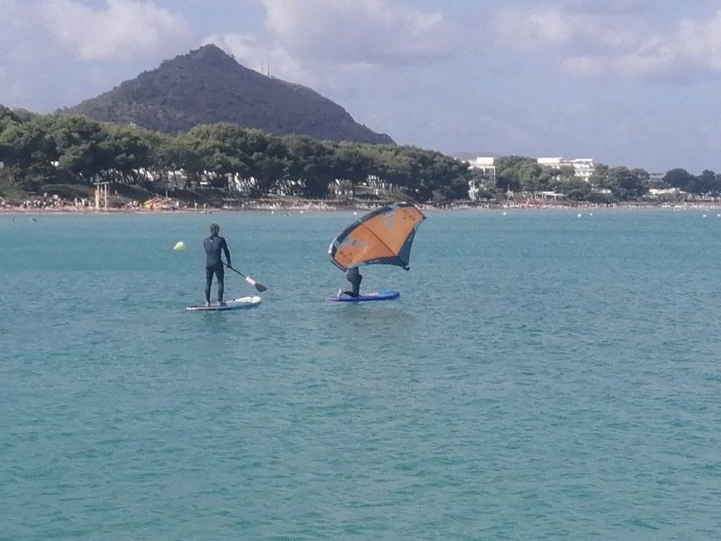 231020_Strand.jpg - Mallorca-Wanderungen Oktober 2023 - 20.10.23 - Strandwanderung  (14k)  gar nicht so einfach