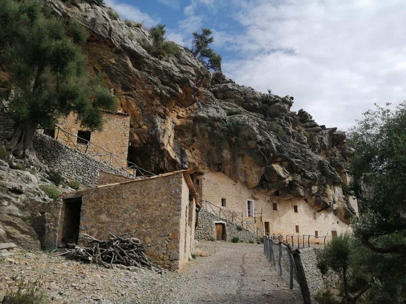 231022_Cosconar.jpg - Mallorca-Wanderungen Oktober 2023 - 22.10.23 - Cosconar   Die Felswohnungen (Cosconar)