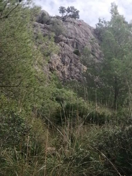 231023_Kletterer.jpg - Mallorca-Wanderungen Oktober 2023 - 23.10.23 - Puig Sant Marti   Kletterer unterwegs