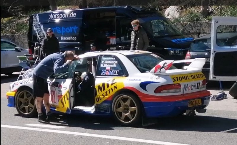 240308_Batalla.jpg - Mallorca-Wanderungen März 2024 - 08.03.24 - Galileu abgebrochen   Tankstelle Coll de sa Batalla, Oldtimer-Rennwagen