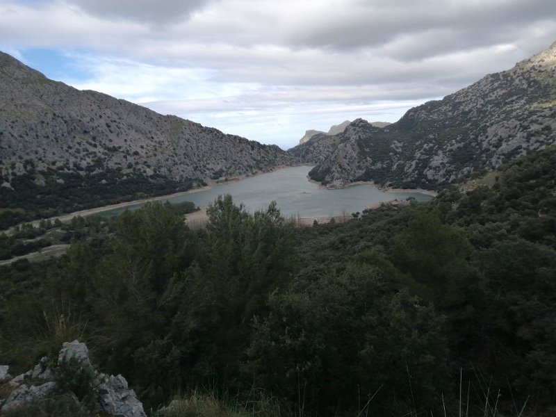 240310_Gorg_Blau.jpg - Mallorca-Wanderungen März 2024 - 10.03.24 - Tossals Verds   Gorg Blau mit wenig Wasser trotz viel Regen