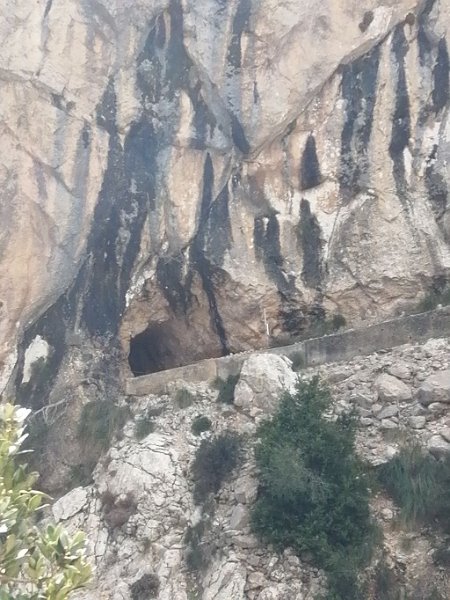 240310_Tunnel.jpg - Mallorca-Wanderungen März 2024 - 10.03.24 - Tossals Verds   Tunnel für die Wasserleitung nach Palma