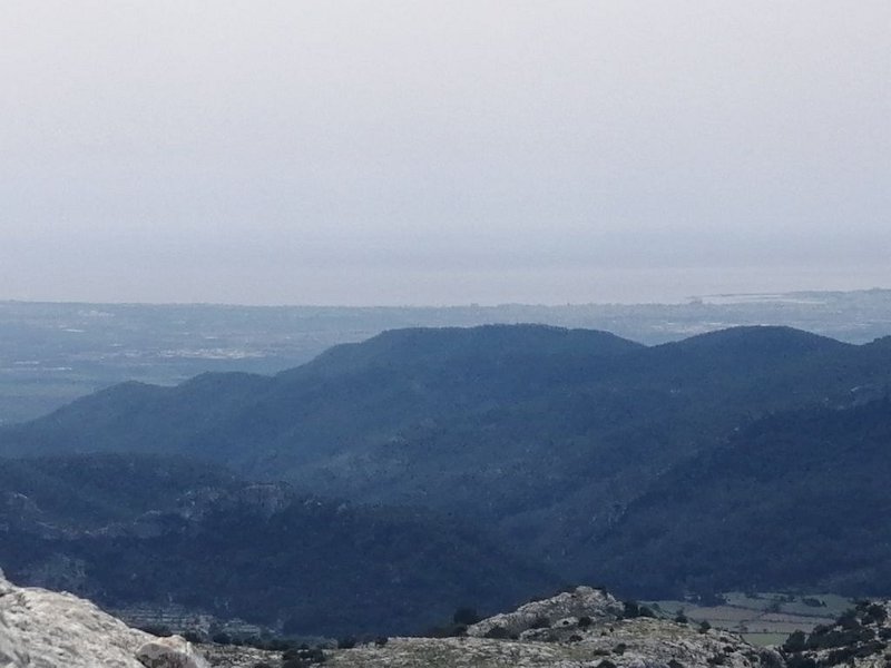 240320_Palma.jpg - Mallorca-Wanderungen März 2024 - 20.03.24 - L' Ofre   Meer im Süden bei Palma vom Gipfel