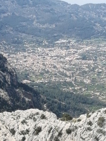 240320_Soller.jpg - Mallorca-Wanderungen März 2024 - 20.03.24 - L' Ofre   Soller vom Gipfel