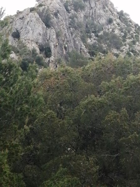 240324_Kletterwand.jpg - Mallorca-Wanderungen März 2024 - 24.03.24 - Puig St. Marti  Kletterwand am Nebenberg