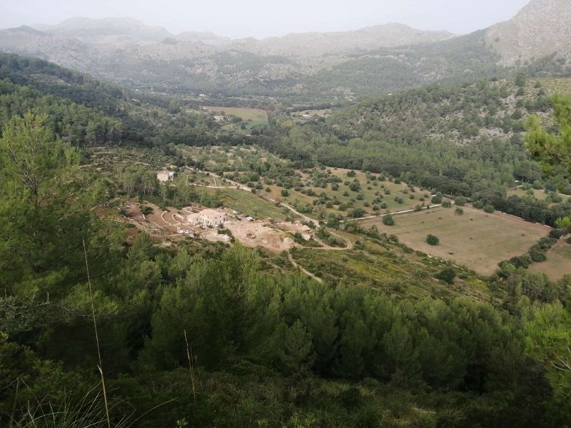 241015_Haus_Tal.jpg - Mallorca-Wanderungen Oktober 2024 - 15.10.24 - Fartaritx-Ninot  (410 Hm, 20k, 10 km)  Haus im Tal 