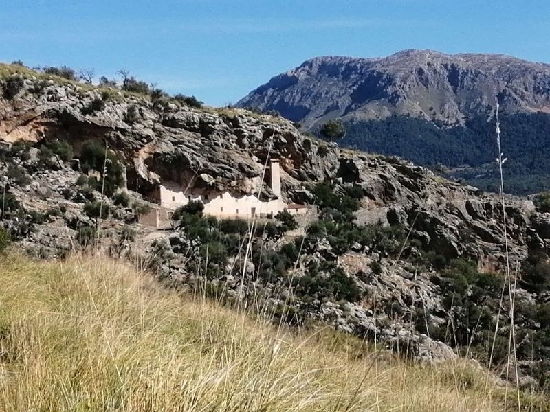 241020_Cosconars.jpg - Mallorca-Wanderungen Oktober 2024 - 20.10.24 - Sonntagswanderung   (520 Hm, 36k, 21 km)   Höhlenhüuser Cosconar 