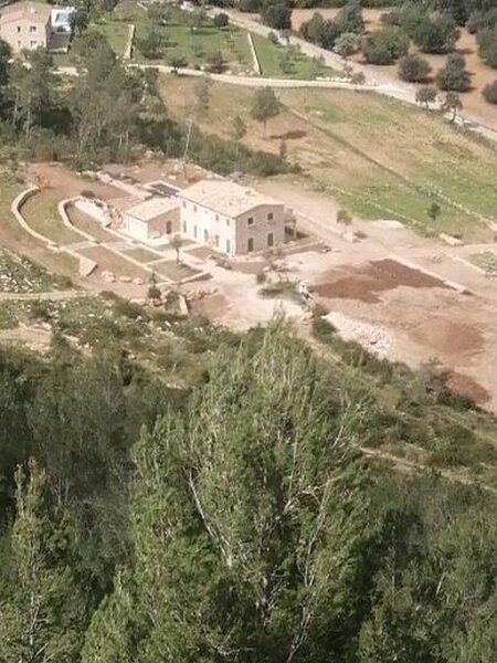 250323_Haus_Tal.jpg - Mallorca-Wanderungen März 2025 - 23.03.25 - Fartaritx-Ninot  (420 Hm, 12 km, 24)  Haus im Tal fast fertig