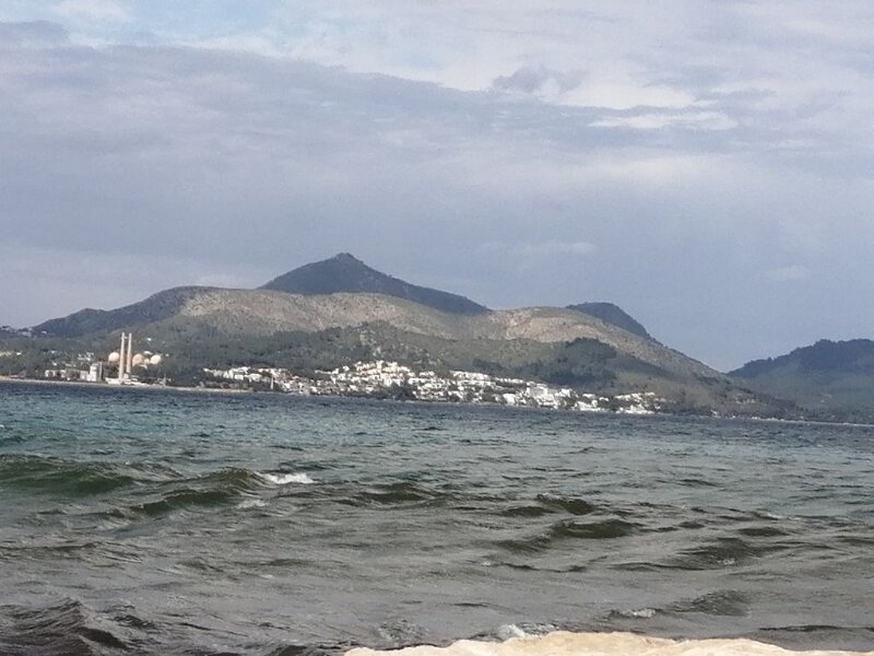 250329_Talaia.jpg - Mallorca-Wanderungen März 2025 - 29.03.25 - Strandwanderung  (20 Hm, 11 km, 19k)  Talaia d'Alcúdia vom Hafen S'Oberta