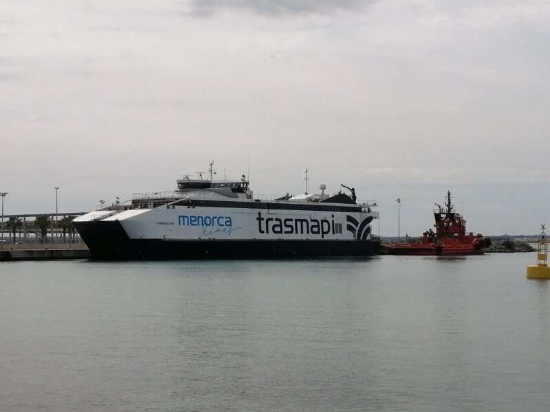 250402_Faehre.jpg - Mallorca-Wanderungen März 2025 - 02.04.25 - Puig Negre  (200 Hm, 14 km, 21k)  Fähre nach Menorca