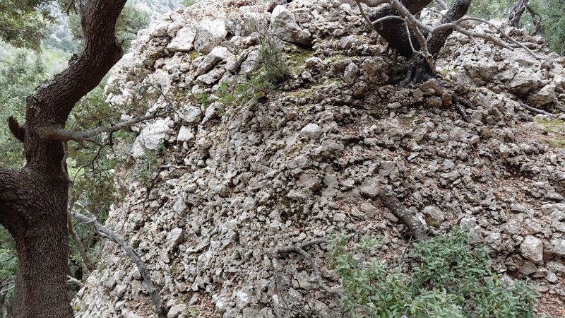 251010_Geologie.jpg - Mallorca-Wanderungen Oktober 2025 - 10.10.25 - March-Binifaldo  (510 Hm, 14 km, 26k)  besondere Geologie