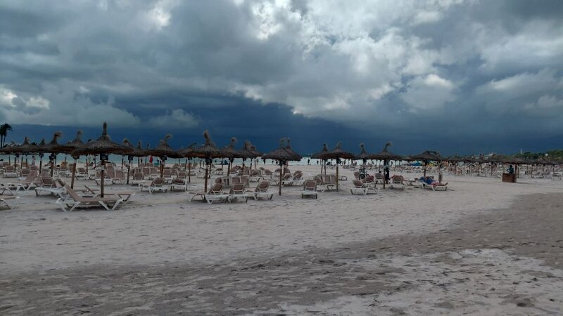 251012_Wolken.jpg - Mallorca-Wanderungen Oktober 2025 - 12.10.25 - Alcanada  (40 Hm, 9 km, 12k)  Wolken im Osten