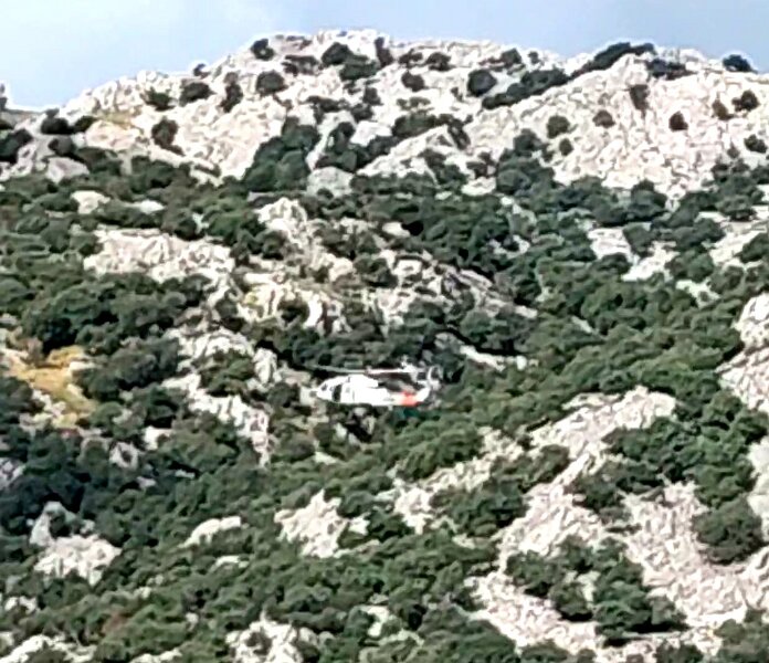 251014_Helikopter.jpg - Mallorca-Wanderungen Oktober 2025 - 14.10.25 - Coma Sema  (430 Hm, 12 km, 22k)  Finde den Hubschrauber 