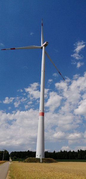 200721_Dehlingen.jpg - 21.07.2020 - Radtour Heidenheim nach Nördlingen -  vom Radweg - Windrad bei Dehlingen  Doris E., Helmuth