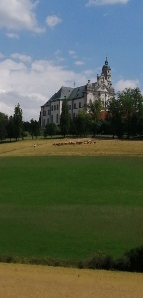200721_Kloster_Neresheim_2.jpg - 21.07.2020 - Radtour Heidenheim nach Nördlingen -  vom Radweg - Kloster Neresheim  Doris E., Helmuth