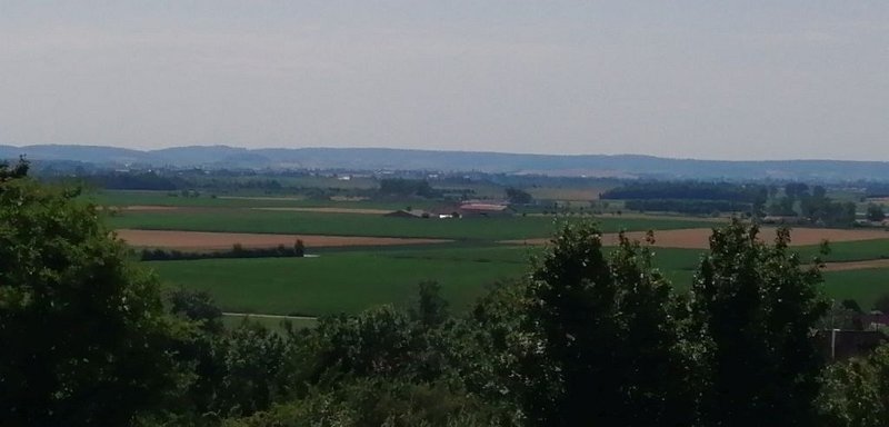 200722_Utzwingen2.jpg - 22.07.2020 - Radtour Nördlingen nach Wemding -  Kraterrand bei Utzwingen - Richtung SO  Doris E., Helmuth