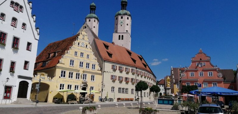 200722_Wemding.jpg - 22.07.2020 - Radtour Nördlingen nach Wemding -  vom Radweg - Marktplatz Wemding  Doris E., Helmuth