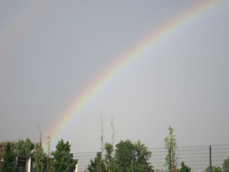 150824_Regenbogen_2.jpg - 24.08.2015 - Radpause Heimweg  doppelter Regenbogen - Detail links 