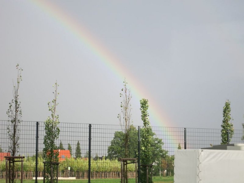 150824_Regenbogen_3.jpg - 24.08.2015 - Radpause Heimweg  doppelter Regenbogen - Detail rechts 