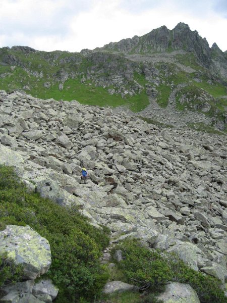 110717_geblockter_Weg_2.jpg - Hüttenwanderung Verwall - 17.07.2011 - geblockter Weg Markus, Helmuth