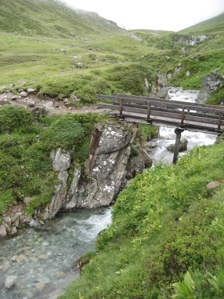 110718_Bruecke.jpg - Hüttenwanderung Verwall - 18.07.2011 - Brücke auf dem Weg zur KH Markus, Helmuth