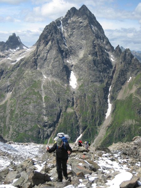 110719_Patteriol_im_Ruecken.jpg - Hüttenwanderung Verwall - 19.07.2011 - Patteriol im Rücken (Weg zur DH) Markus, Helmuth