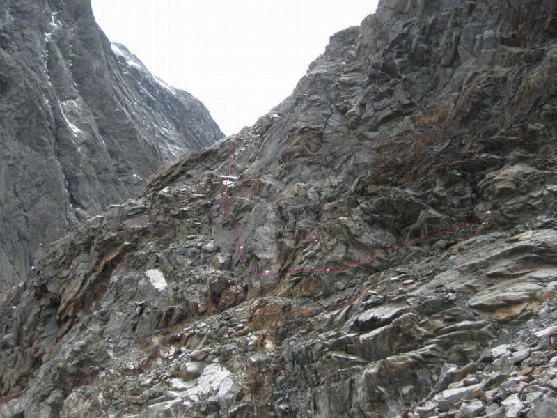 110719_Seile_Felsabstieg_nachgezogen.jpg - Hüttenwanderung Verwall - 19.07.2011 - Abstieg am Seil (markiert) Markus, Helmuth