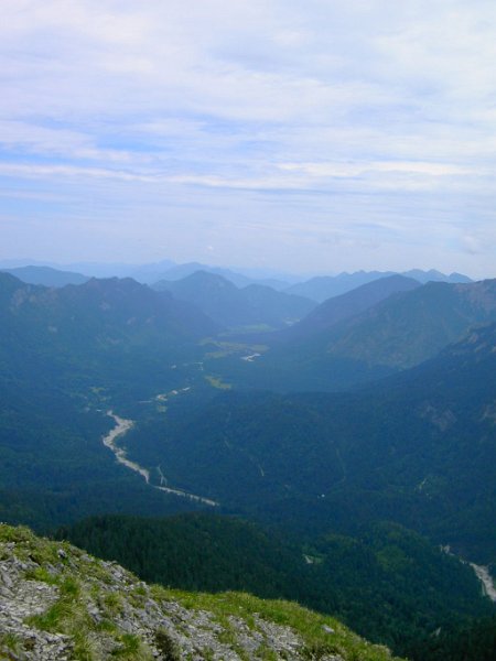 120607_Graswangtal_1.jpg - 07.06.2012 - Scheinberg - Graswangtal Richtung Ettal vom Gipfel  Doris K., Helmuth
