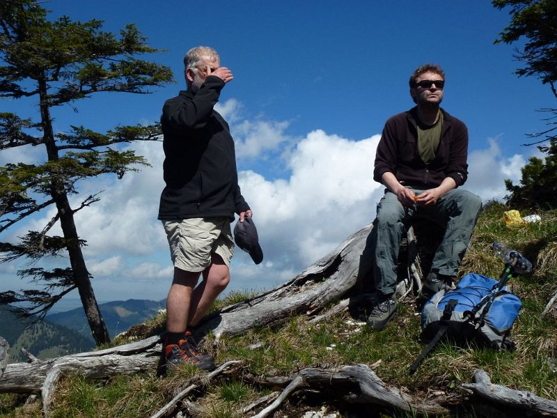 130518_Breitenberg_Weg_E.jpg - 18.05.2013 - Breitenberg - kleine Rast (E)  Elisabeth, Lena, Doris, Anton, Helmuth