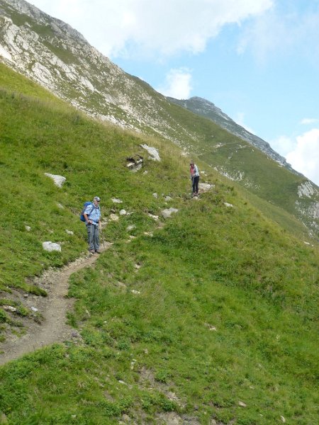 130831_Gaißhorn_Abstieg1.jpg - 31.08.2013 - Gaißhorn, Tannheimertal - Abstieg, Gipfel im Hintergrund  Lena, Eliza, Elisabeth, Anton, Helmuth