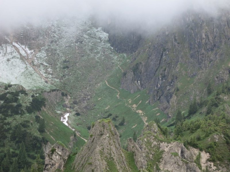 150621_Weg_Klammspitze_Gipfel.jpg - 21.06.2015 - Brunnenkopf - Wanderweg zur Klammspitze vom Gipfel  DIE VIER, Elisabeth, Helmuth