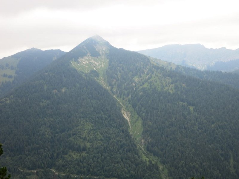 150730_Breitenberg_beim_Abstieg.jpg - 30.07.2015 - Kreuzspitze - Breitenberg vom Abstieg  Lea, Lennart, Anton, Helmuth 