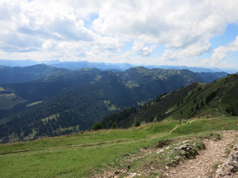 150822_Gunzesrieder_Tal_Stuiben.jpg - 22.08.2015 - Steineberg, Stuiben -  vom Stuiben-Gipfel: Abstieg in das Gunzesrieder Tal  Helmuth 